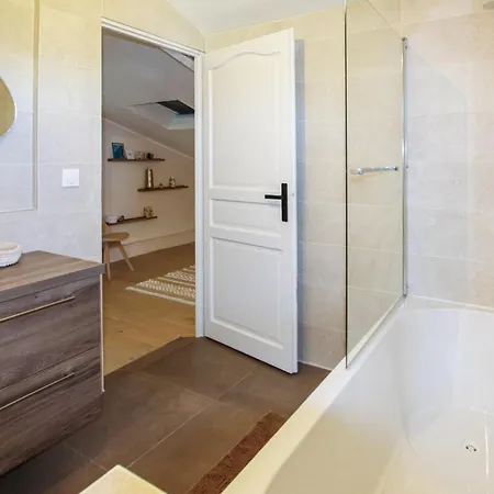 Vakantiehuis Awesome In Du Gard Rochefort-du-Gard