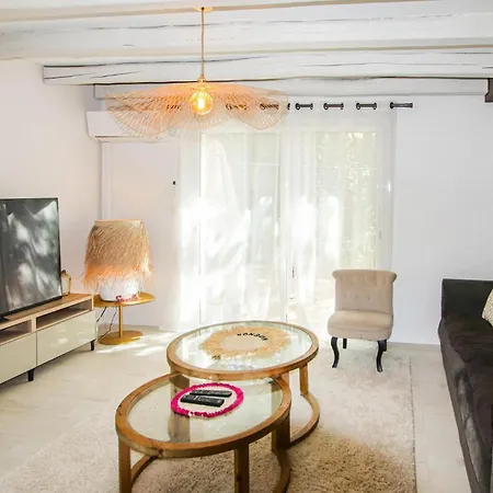 Cozy In Du Gard With Kitchen * רושפור-דו-גאר
